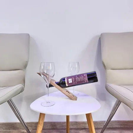 2 Διαμέρισμα *